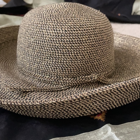 Beautiful Straw Hat for Summer - Picture 2 of 8